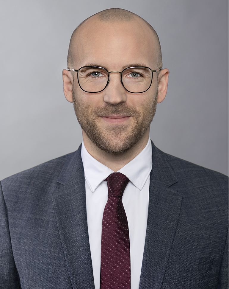 Dr. Christoph Corzelius