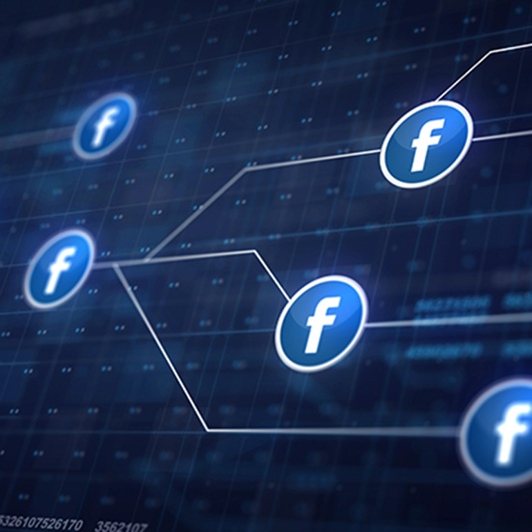 Das Bild zeigt mehrere Facebook-Logos, die durch Linien verbunden sind. Der Hintergrund hat ein digitales Design mit einer blauen Farbpalette und Netzstruktur, was auf ein technisches oder soziales Netzwerk hindeutet.