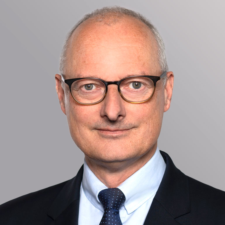 Dr Stefan Kobes