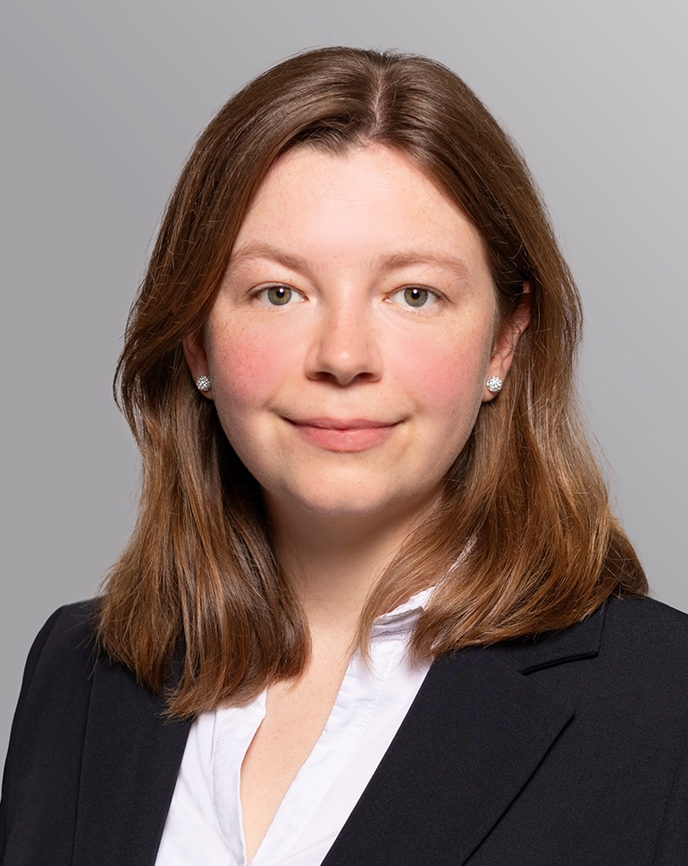 Sophia Meyer, Maître en Droit