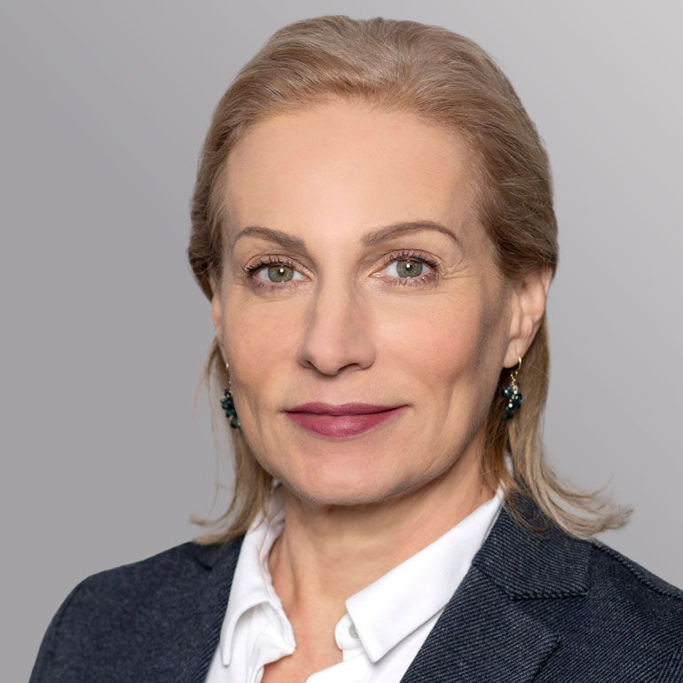 Dr Mona Schnaittacher
