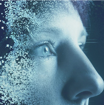 Ein Gesicht, das von rechts nach links in digitale Pixel zerfällt. Der Blick ist konzentriert und die Augen strahlen eine kühle, blaue Farbe aus. Der Hintergrund ist in dunklen Farbtönen gehalten, was den Fokus auf das Gesicht verstärkt.