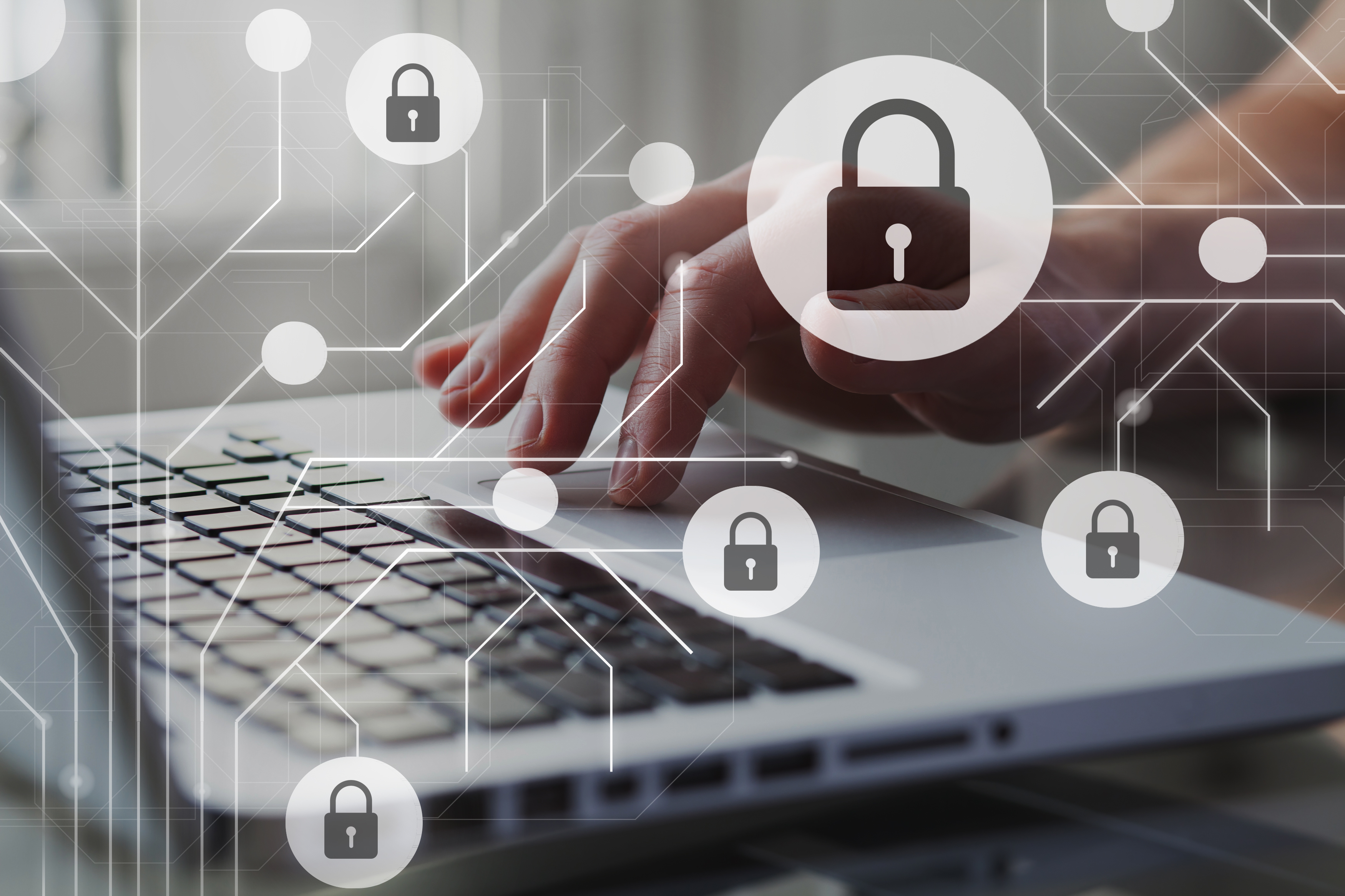 Eine Hand tippt auf einer Laptop-Tastatur, umgeben von Symbolen für Sicherheitsschlösser. Das Bild thematisiert Cybersicherheit und den Schutz von Daten durch digitale Technologien.