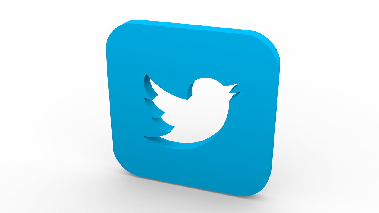 Ein dreidimensionales, hellblaues Logo mit abgerundeten Ecken, das einen weißen Vogel zeigt, der fliegt. Dieses Symbol repräsentiert die Social-Media-Plattform Twitter und steht für Kommunikation und Interaktion.